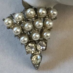 Petite Mid-Century Faux Pearl & Rhinestone Brooch in Deco-Style Setting